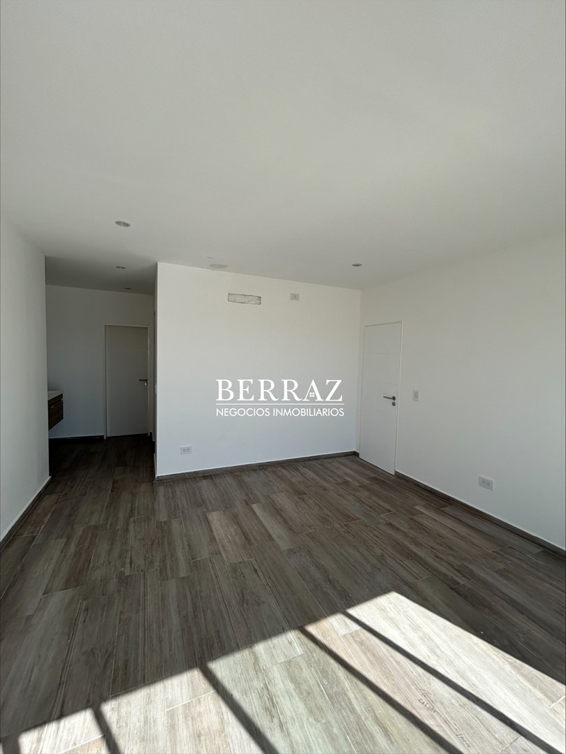  ¡OPORTUNIDAD EN EL NAUDIR! Los dueños financian una parte | Casa de 3 dormitorios en suite con vista