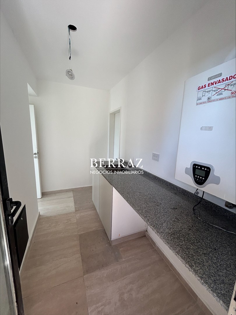  ¡OPORTUNIDAD EN EL NAUDIR! Los dueños financian una parte | Casa de 3 dormitorios en suite con vista