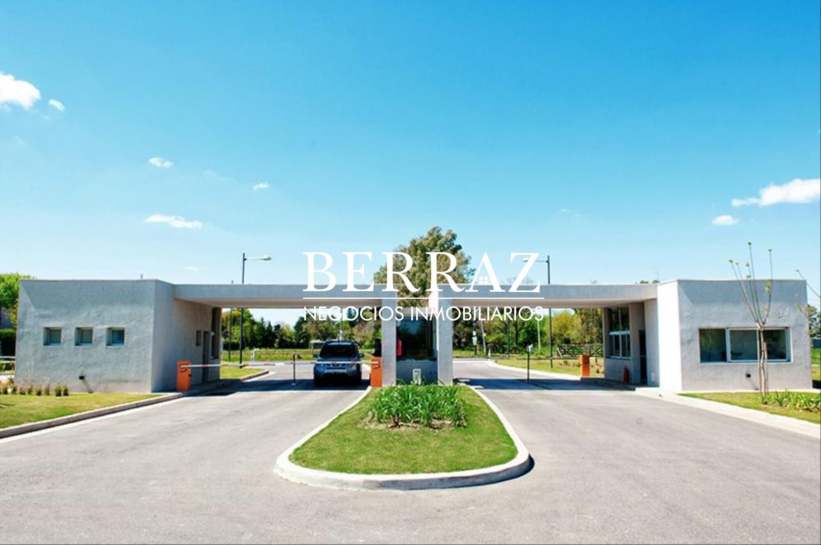 Casa Venta 4 Dormitorios Barrio Ayres Plaza Lote de 615 m2 Pilar