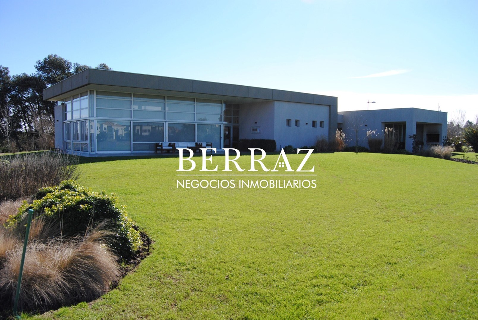 Casa Venta 4 Dormitorios Barrio Ayres Plaza Lote de 615 m2 Pilar