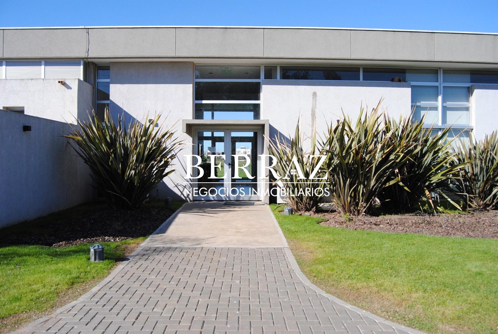 Casa Venta 4 Dormitorios Barrio Ayres Plaza Lote de 615 m2 Pilar