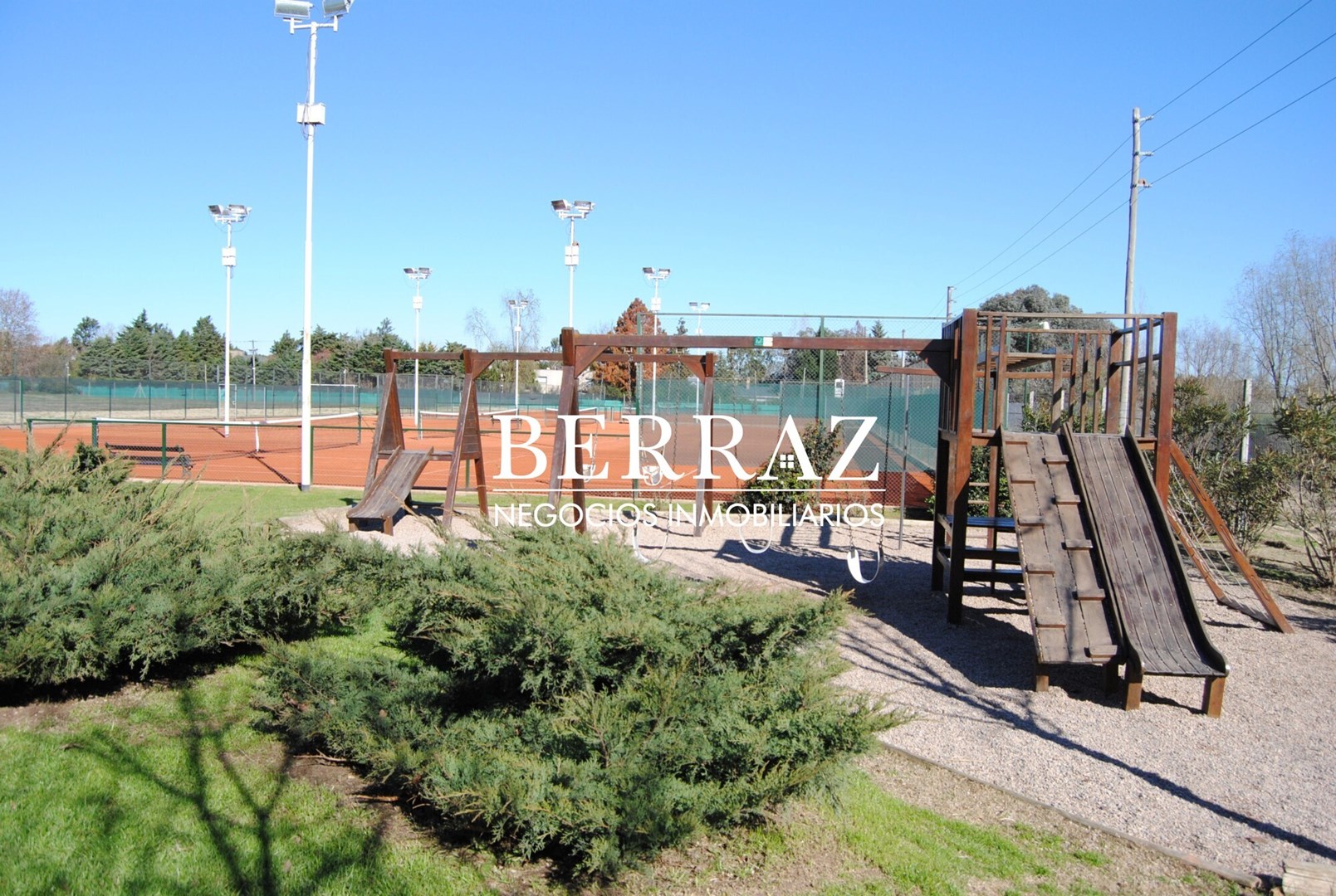 Casa Venta 4 Dormitorios Barrio Ayres Plaza Lote de 615 m2 Pilar