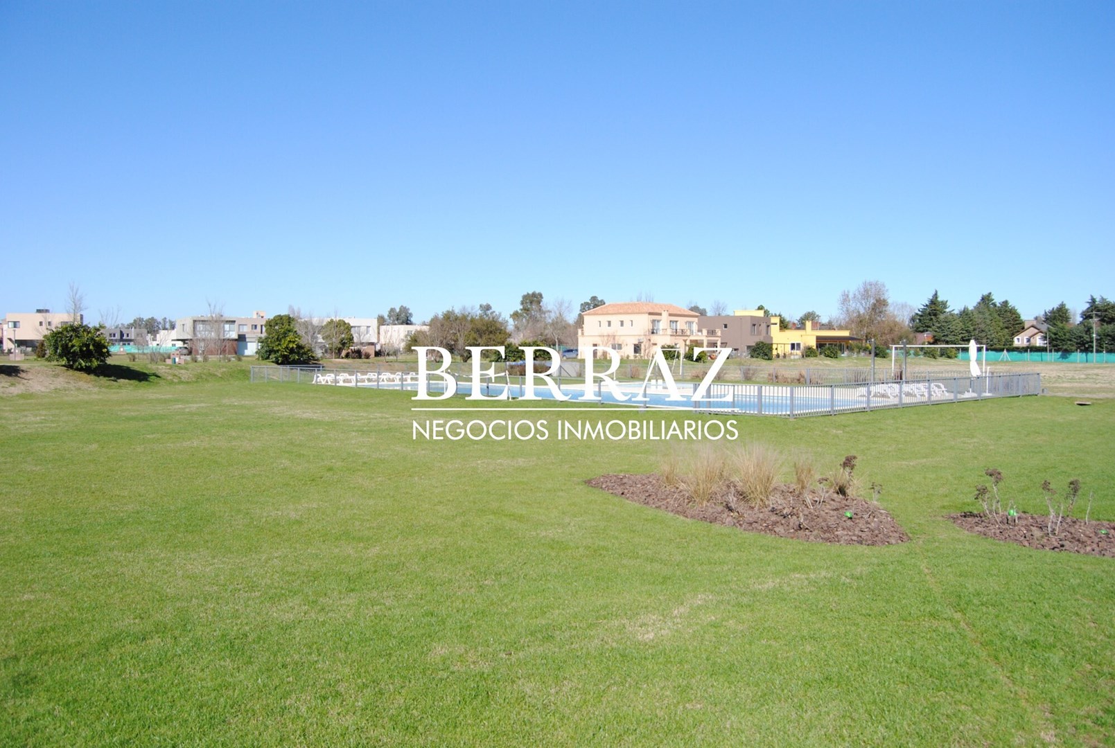 Casa Venta 4 Dormitorios Barrio Ayres Plaza Lote de 615 m2 Pilar