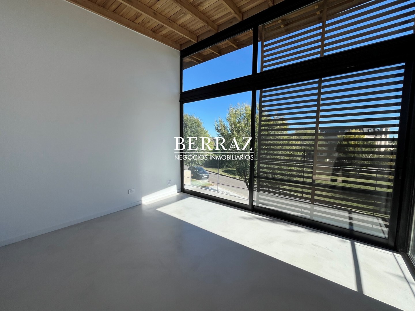 Casa Venta 4 Dormitorios Barrio Ayres Plaza Lote de 615 m2 Pilar