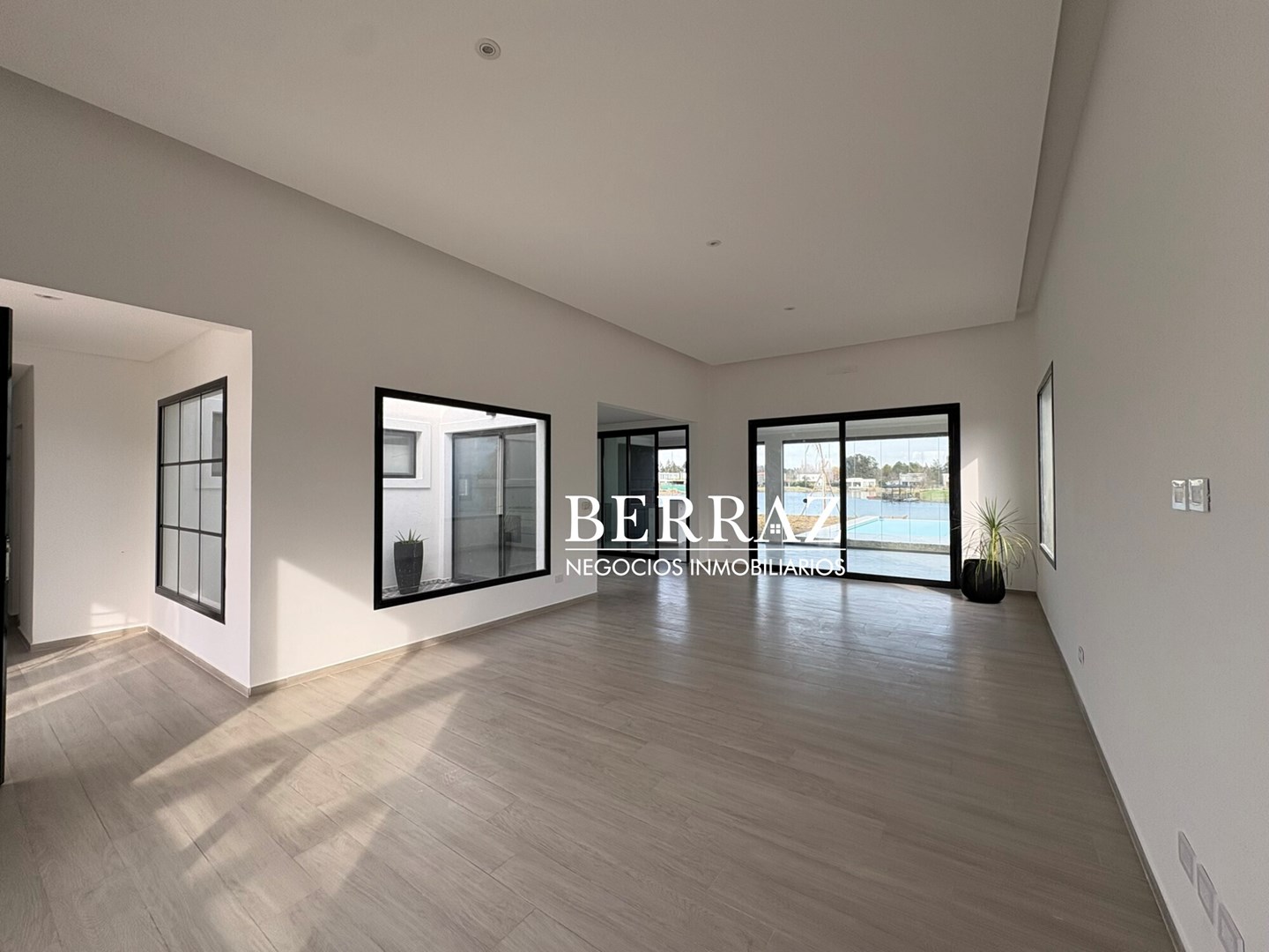 Casa Venta 4 Dormitorios Barrio San Matías , Lote de 998 m2 Escobar