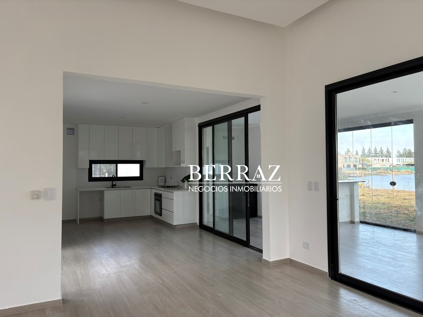 Casa Venta 4 Dormitorios Barrio San Matías , Lote de 998 m2 Escobar