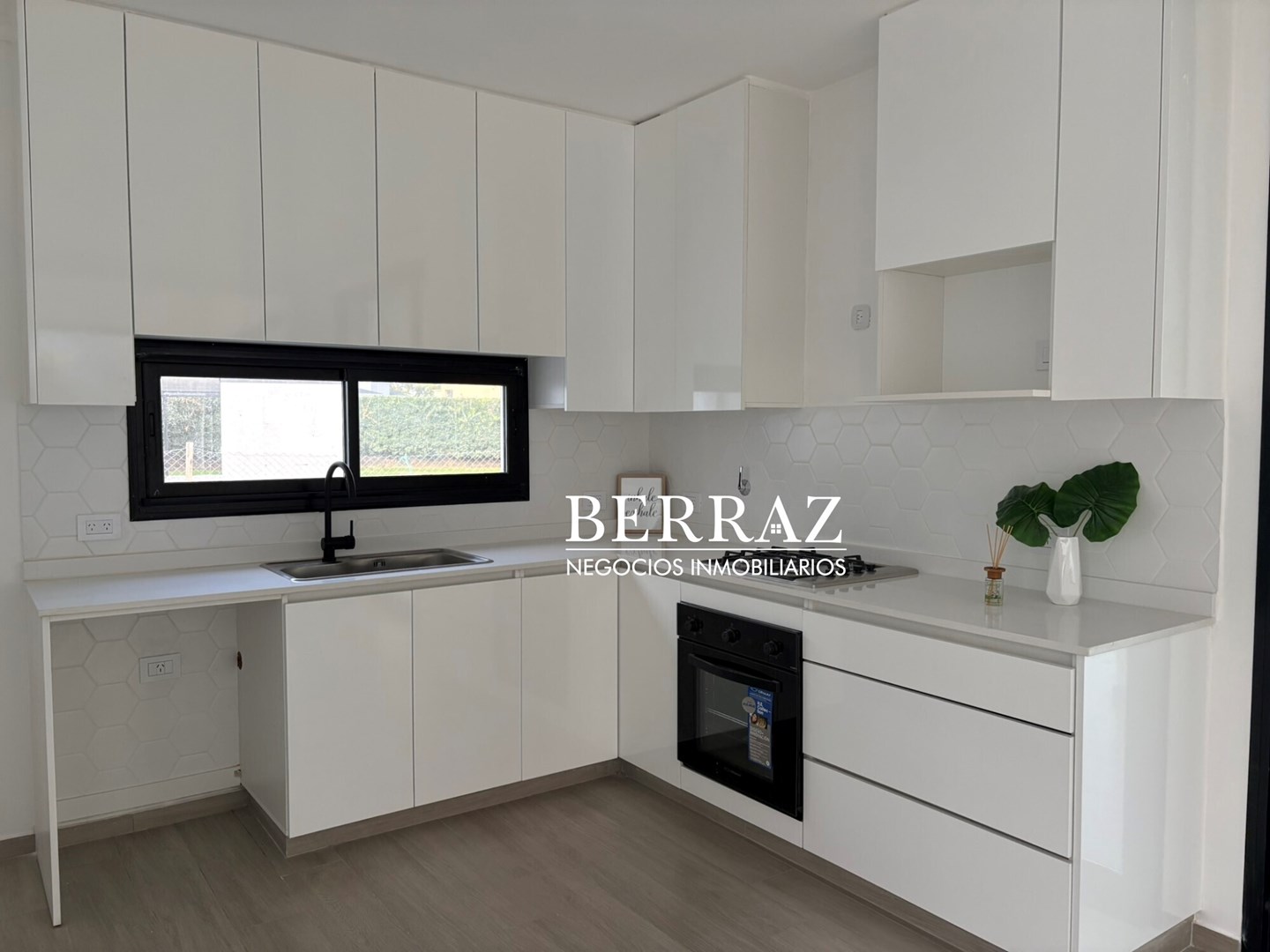 Casa Venta 4 Dormitorios Barrio San Matías , Lote de 998 m2 Escobar