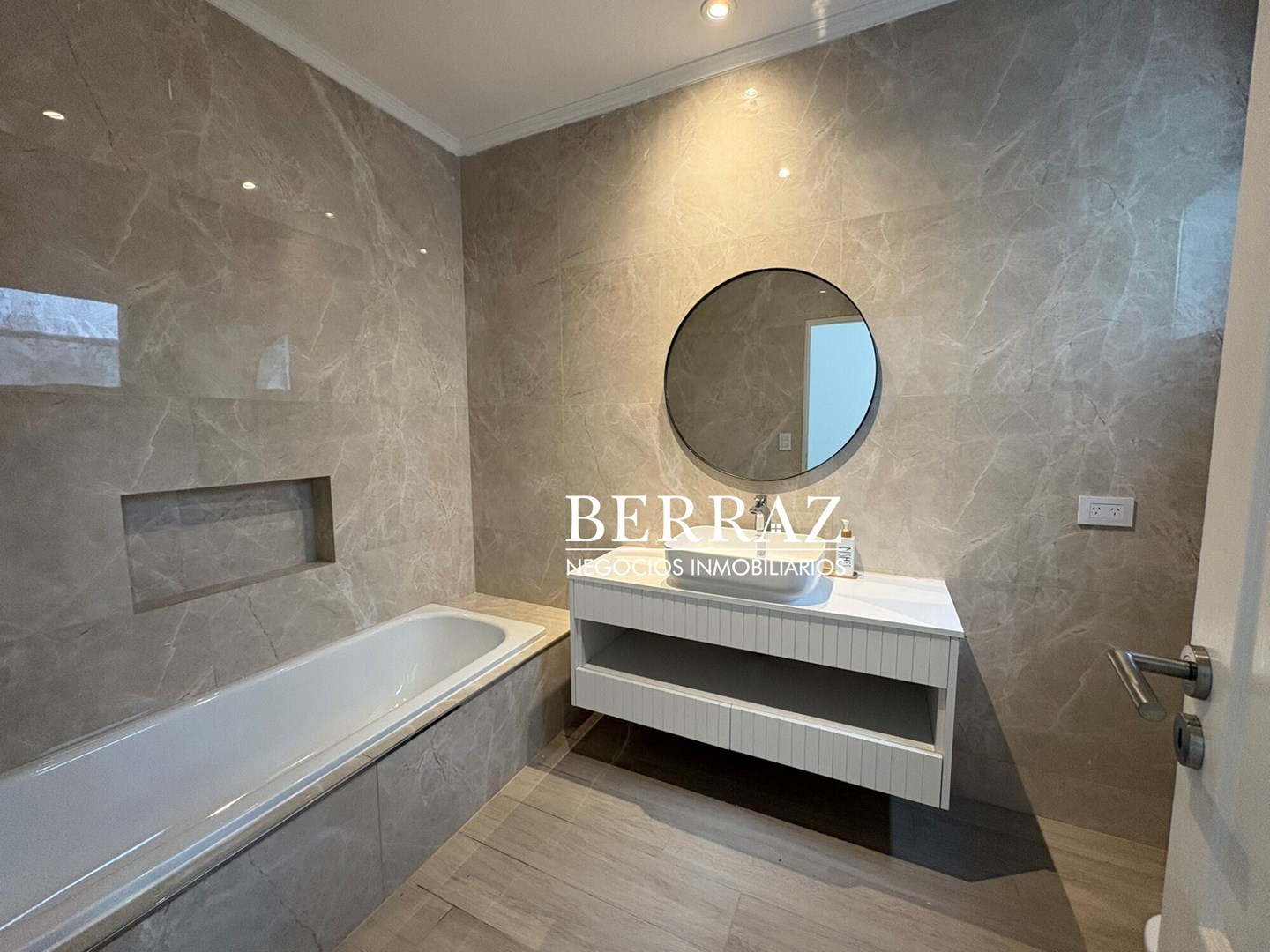 Casa Venta 4 Dormitorios Barrio San Matías , Lote de 998 m2 Escobar