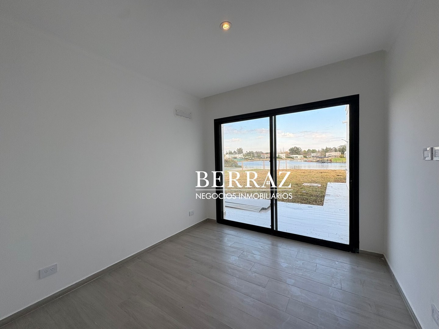 Casa Venta 4 Dormitorios Barrio San Matías , Lote de 998 m2 Escobar