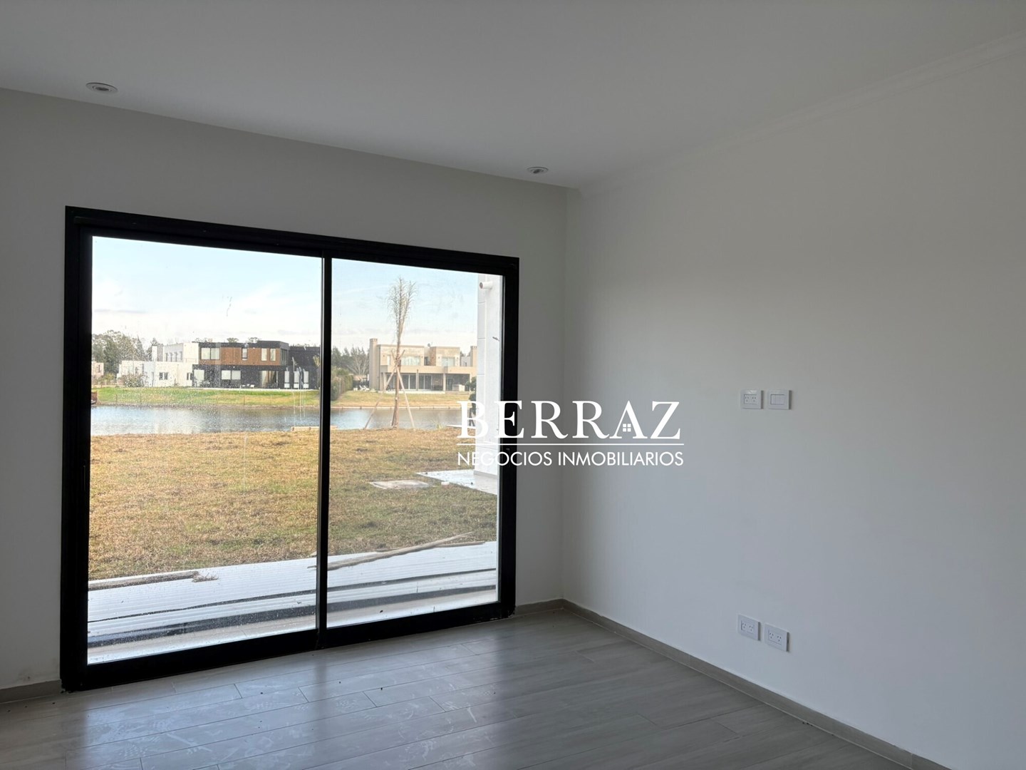 Casa Venta 4 Dormitorios Barrio San Matías , Lote de 998 m2 Escobar