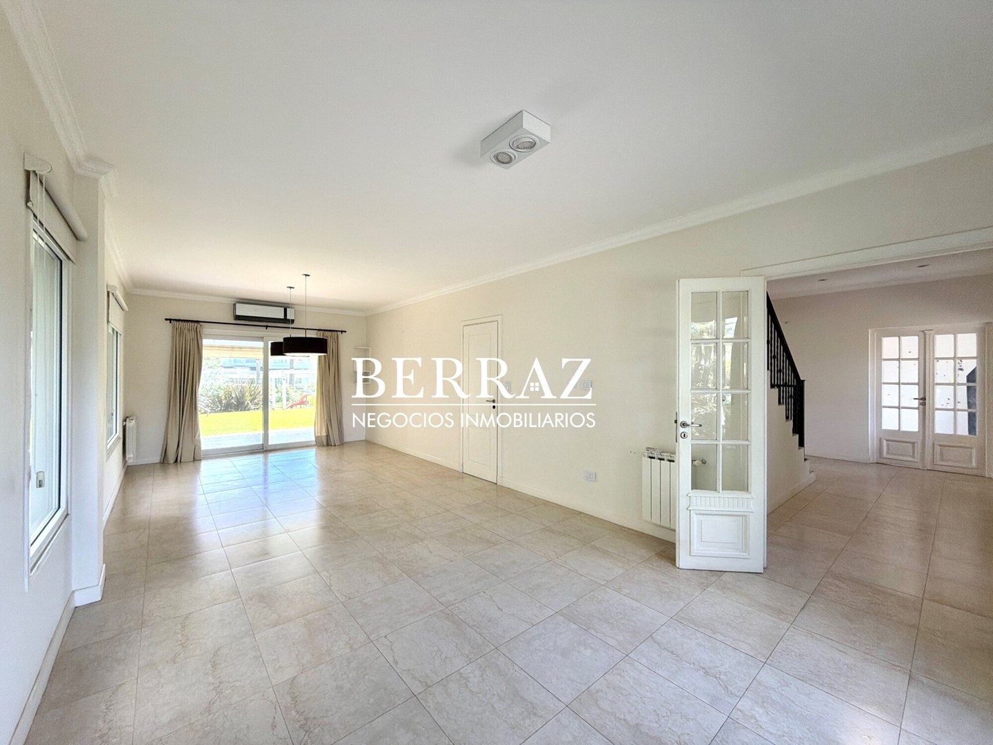 Casa Venta 4 Dormitorios La Lomada Lote de 850 m2 Pilar Zona Norte