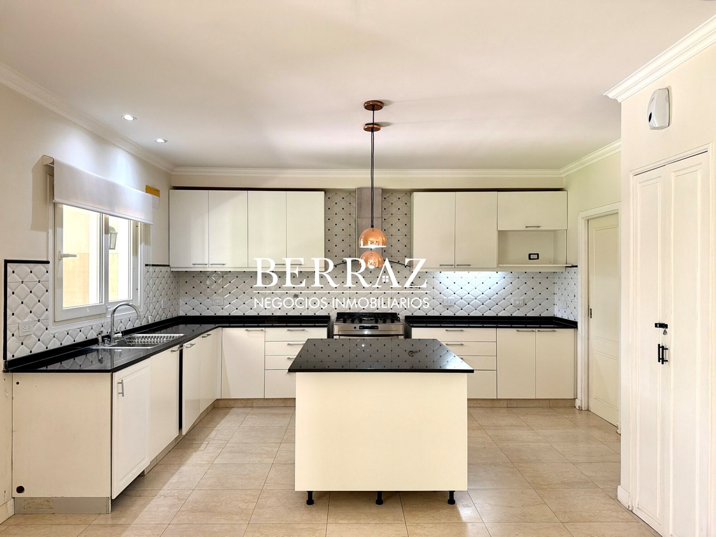 Casa Venta 4 Dormitorios La Lomada Lote de 850 m2 Pilar Zona Norte