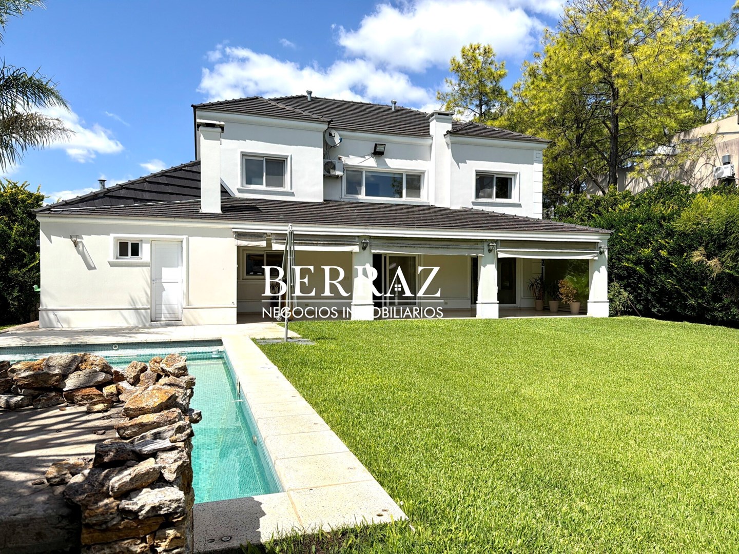 Casa Venta 4 Dormitorios La Lomada Lote de 850 m2 Pilar Zona Norte