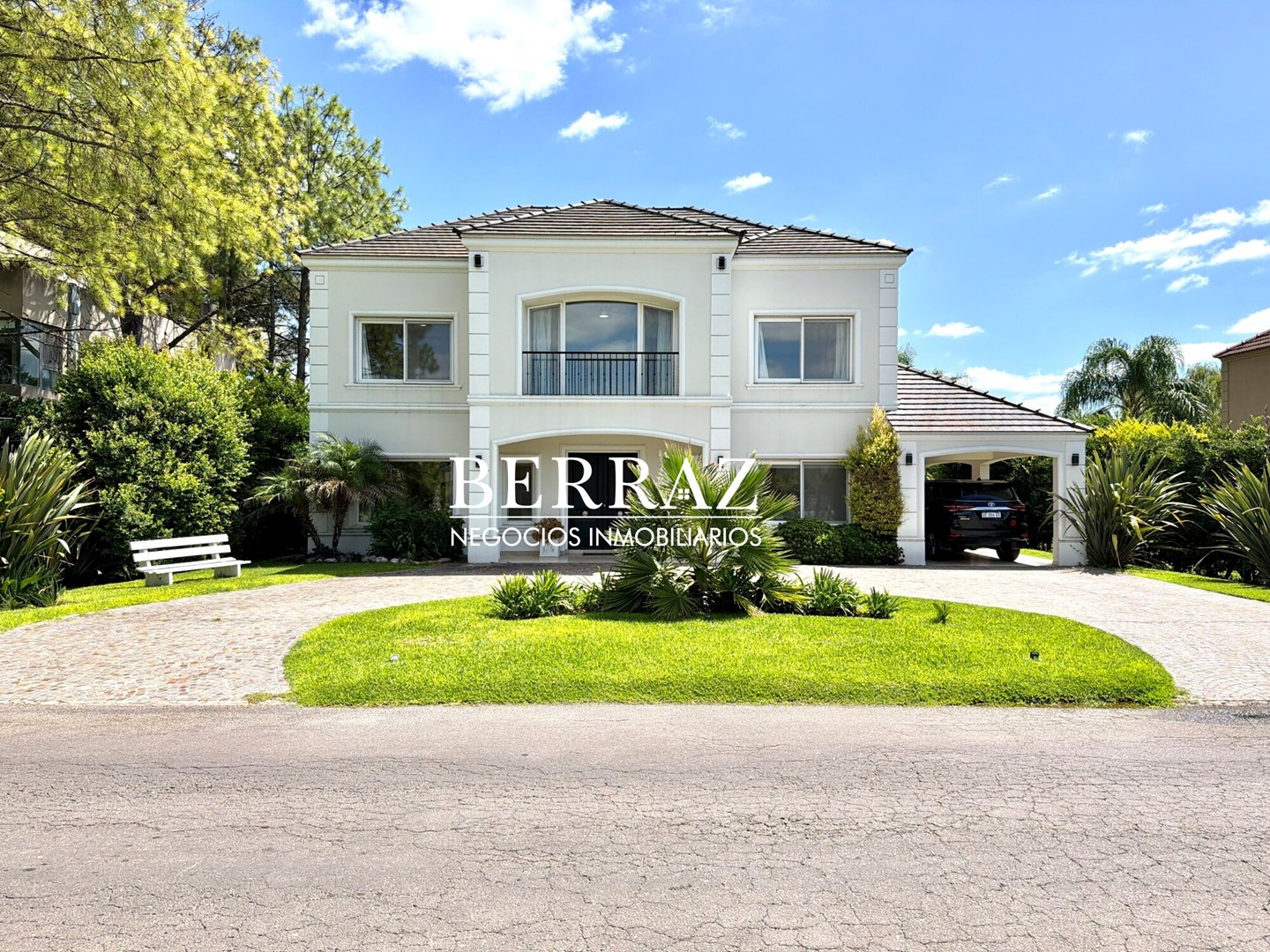 Casa Venta 4 Dormitorios La Lomada Lote de 850 m2 Pilar Zona Norte