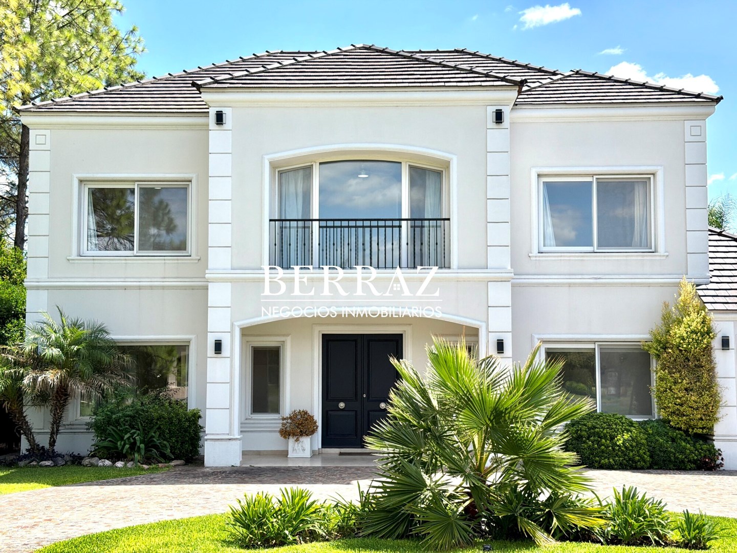 Casa Venta 4 Dormitorios La Lomada Lote de 850 m2 Pilar Zona Norte