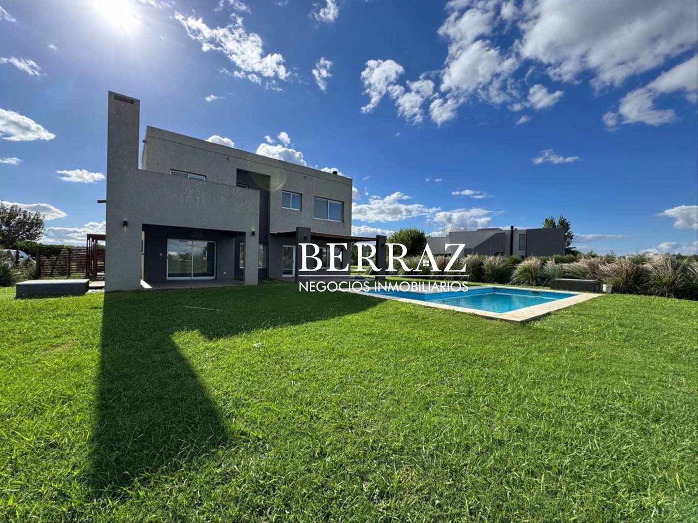 OPORTUNIDAD!! Casa Venta 5 Dormitorios Barrio San Matías Lote de 982 m2 Escobar