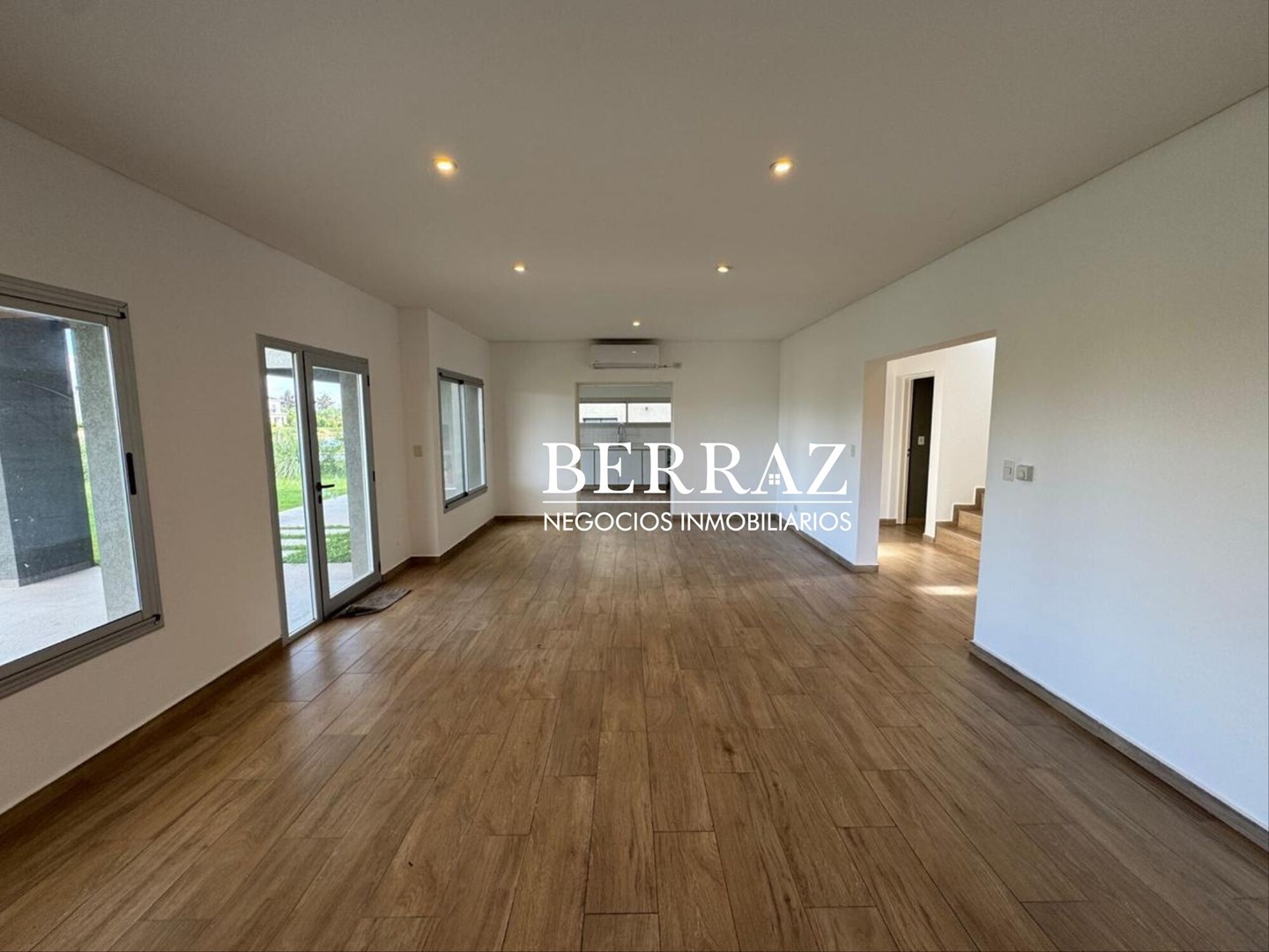 OPORTUNIDAD!! Casa Venta 5 Dormitorios Barrio San Matías Lote de 982 m2 Escobar