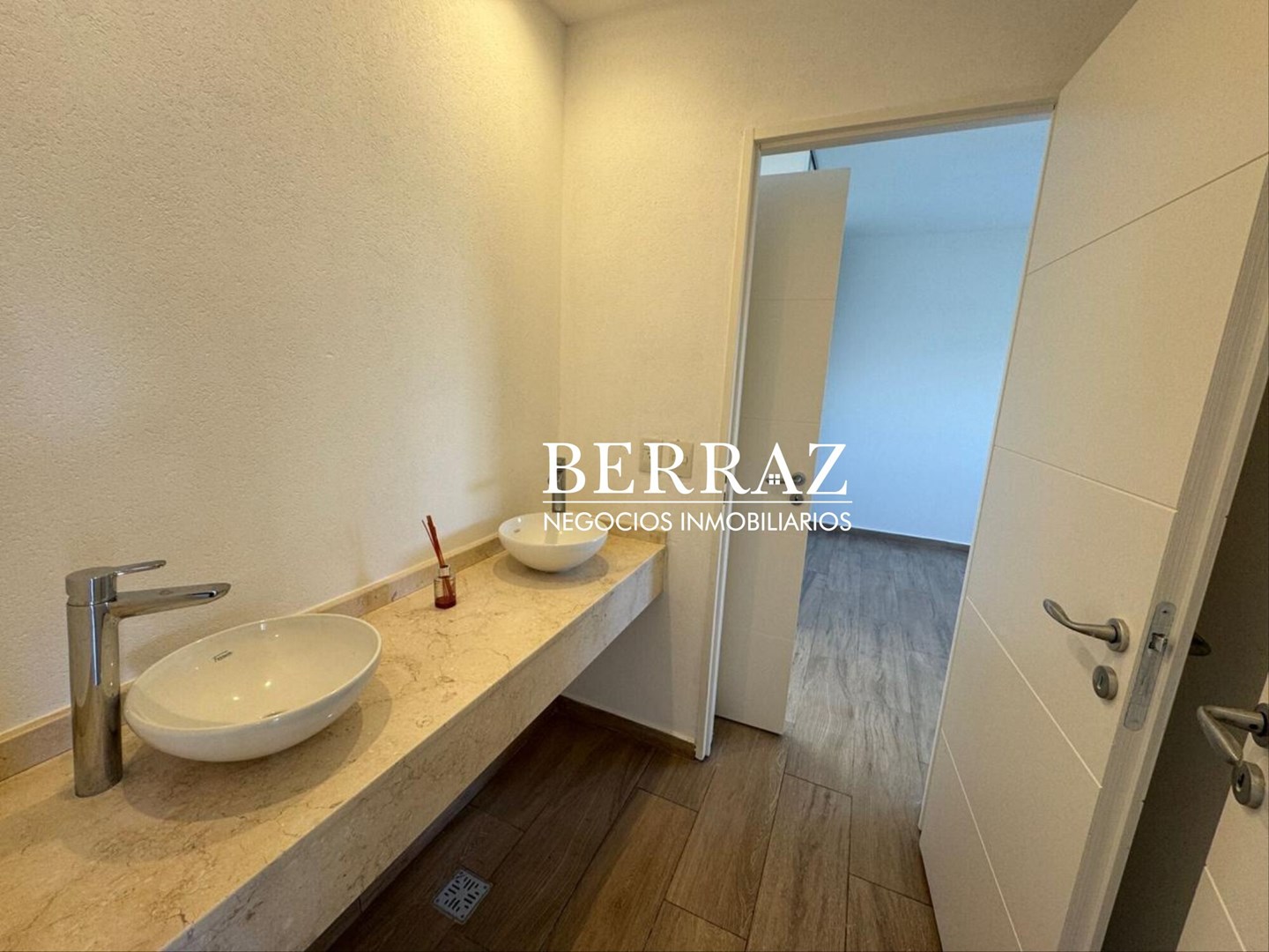 OPORTUNIDAD!! Casa Venta 5 Dormitorios Barrio San Matías Lote de 982 m2 Escobar