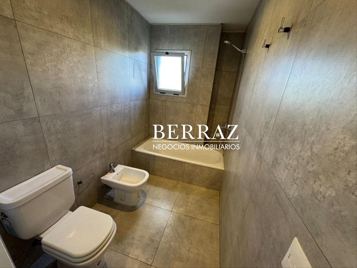 OPORTUNIDAD!! Casa Venta 5 Dormitorios Barrio San Matías Lote de 982 m2 Escobar