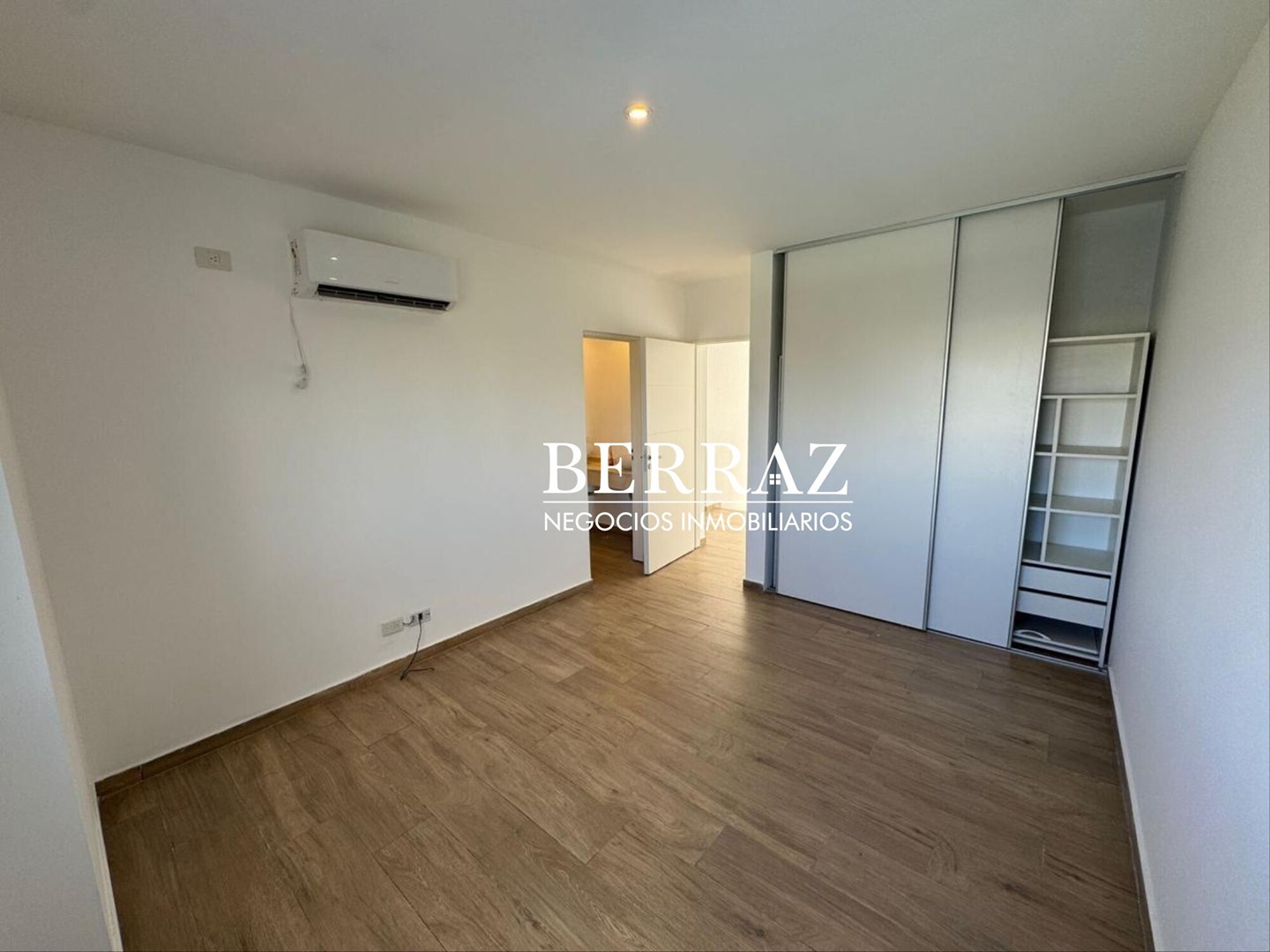 OPORTUNIDAD!! Casa Venta 5 Dormitorios Barrio San Matías Lote de 982 m2 Escobar