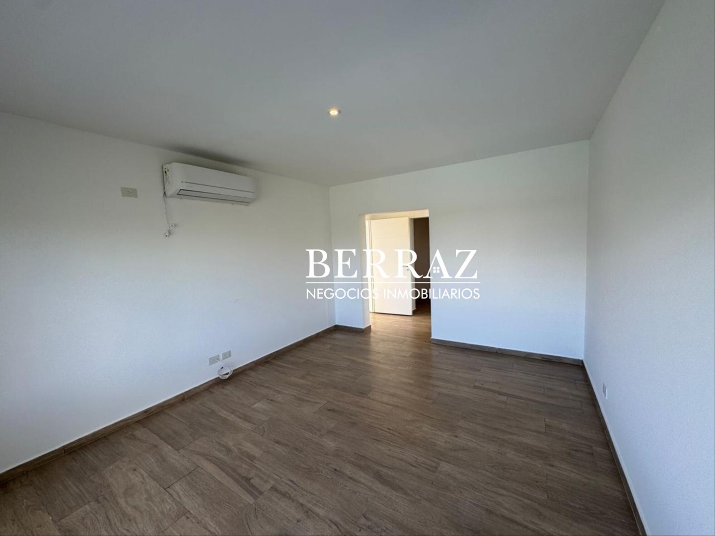 OPORTUNIDAD!! Casa Venta 5 Dormitorios Barrio San Matías Lote de 982 m2 Escobar