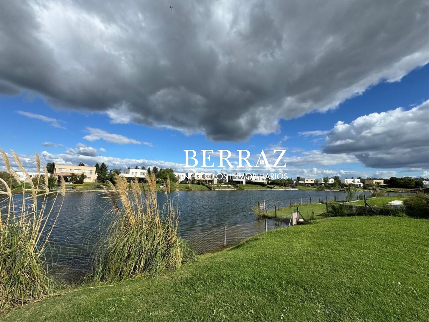 OPORTUNIDAD!! Casa Venta 5 Dormitorios Barrio San Matías Lote de 982 m2 Escobar