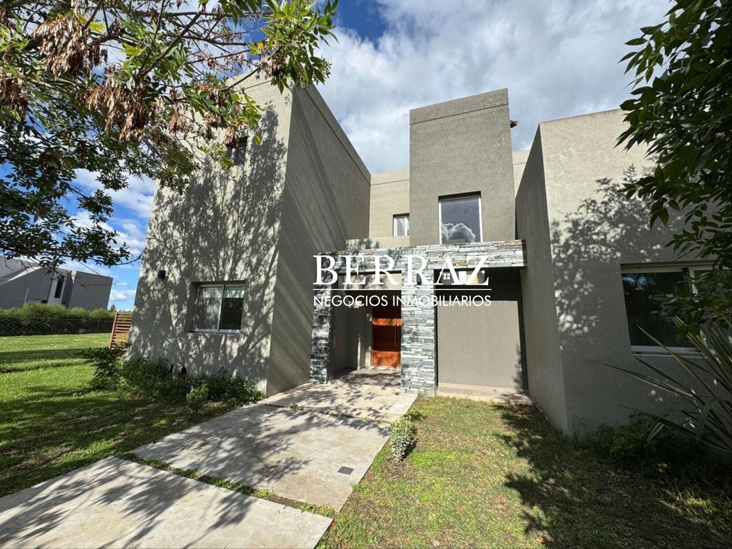 OPORTUNIDAD!! Casa Venta 5 Dormitorios Barrio San Matías Lote de 982 m2 Escobar