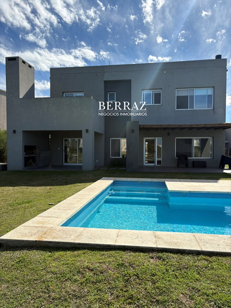 OPORTUNIDAD!! Casa Venta 5 Dormitorios Barrio San Matías Lote de 982 m2 Escobar