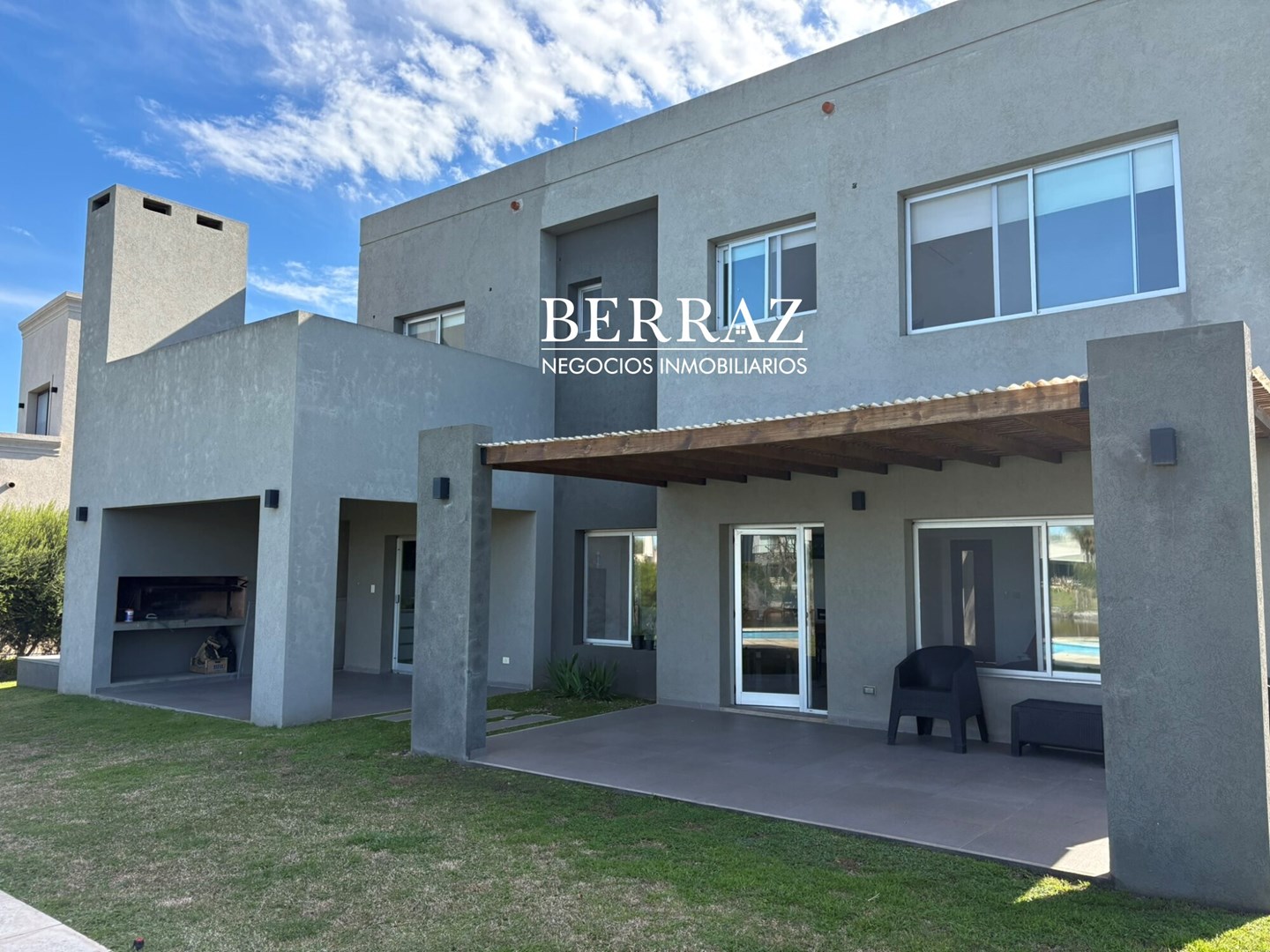 OPORTUNIDAD!! Casa Venta 5 Dormitorios Barrio San Matías Lote de 982 m2 Escobar