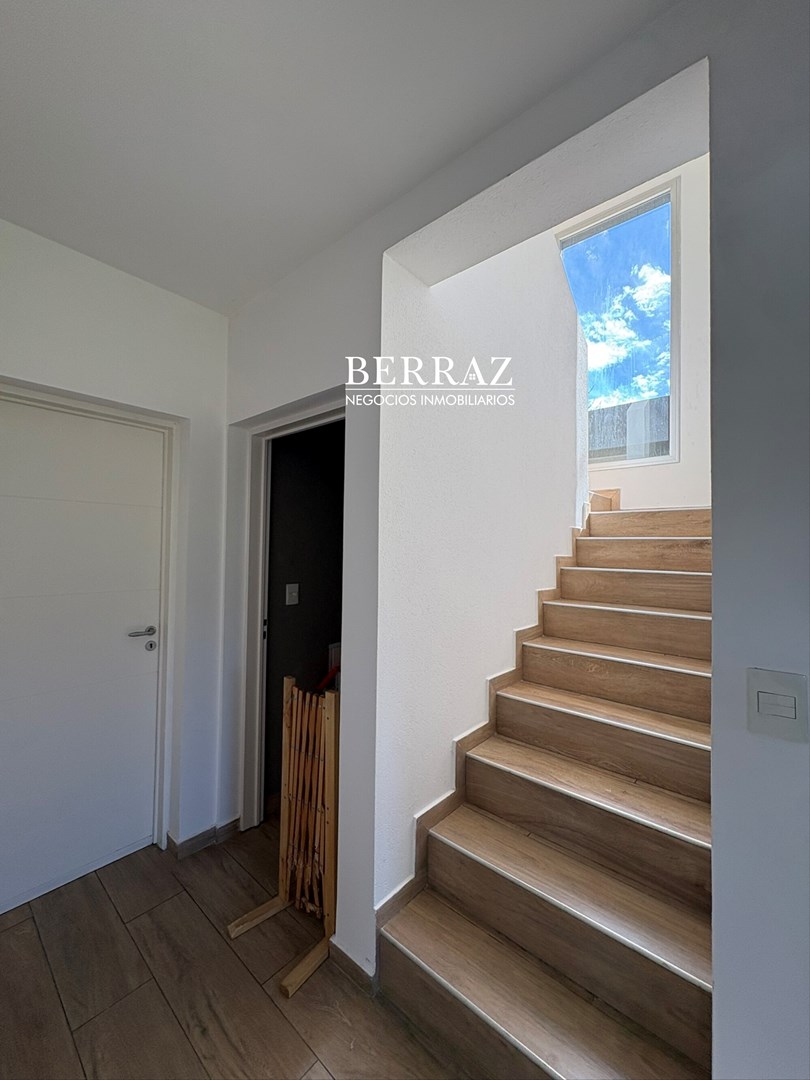 OPORTUNIDAD!! Casa Venta 5 Dormitorios Barrio San Matías Lote de 982 m2 Escobar