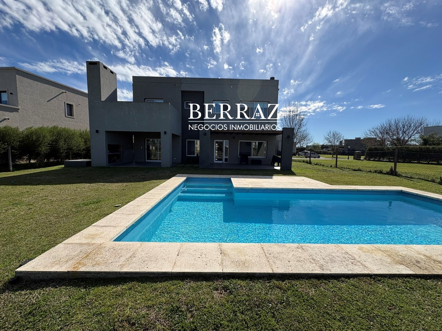 OPORTUNIDAD!! Casa Venta 5 Dormitorios Barrio San Matías Lote de 982 m2 Escobar