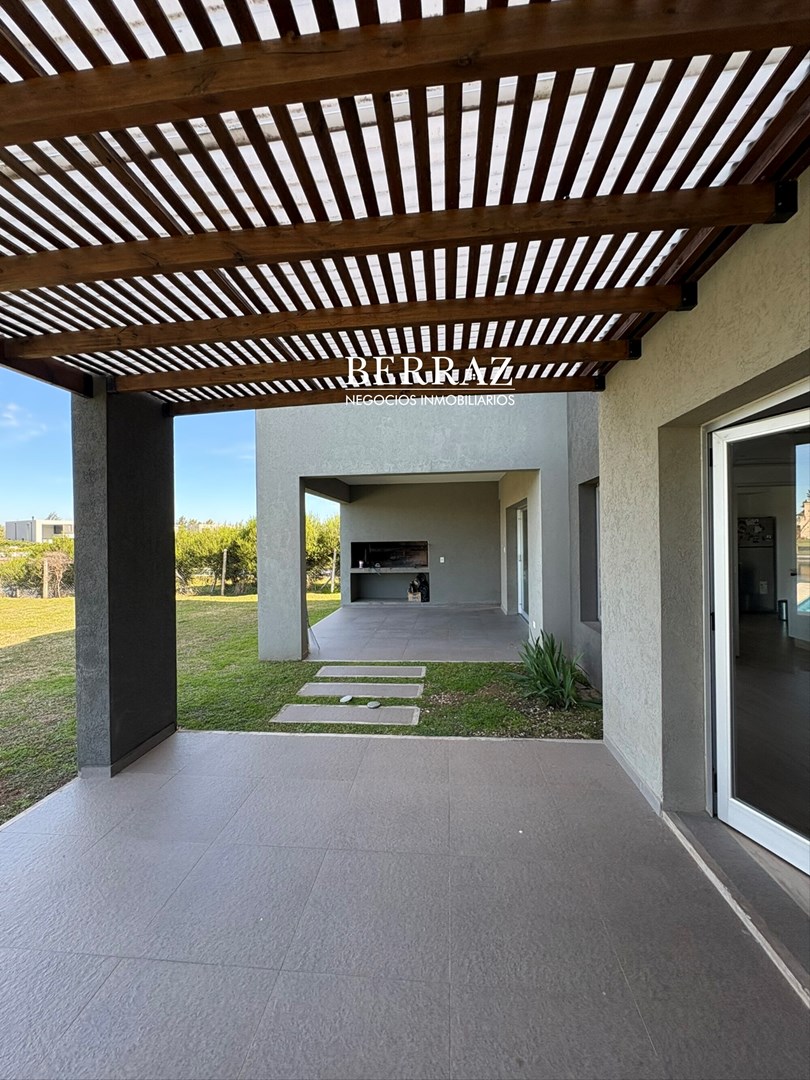 OPORTUNIDAD!! Casa Venta 5 Dormitorios Barrio San Matías Lote de 982 m2 Escobar