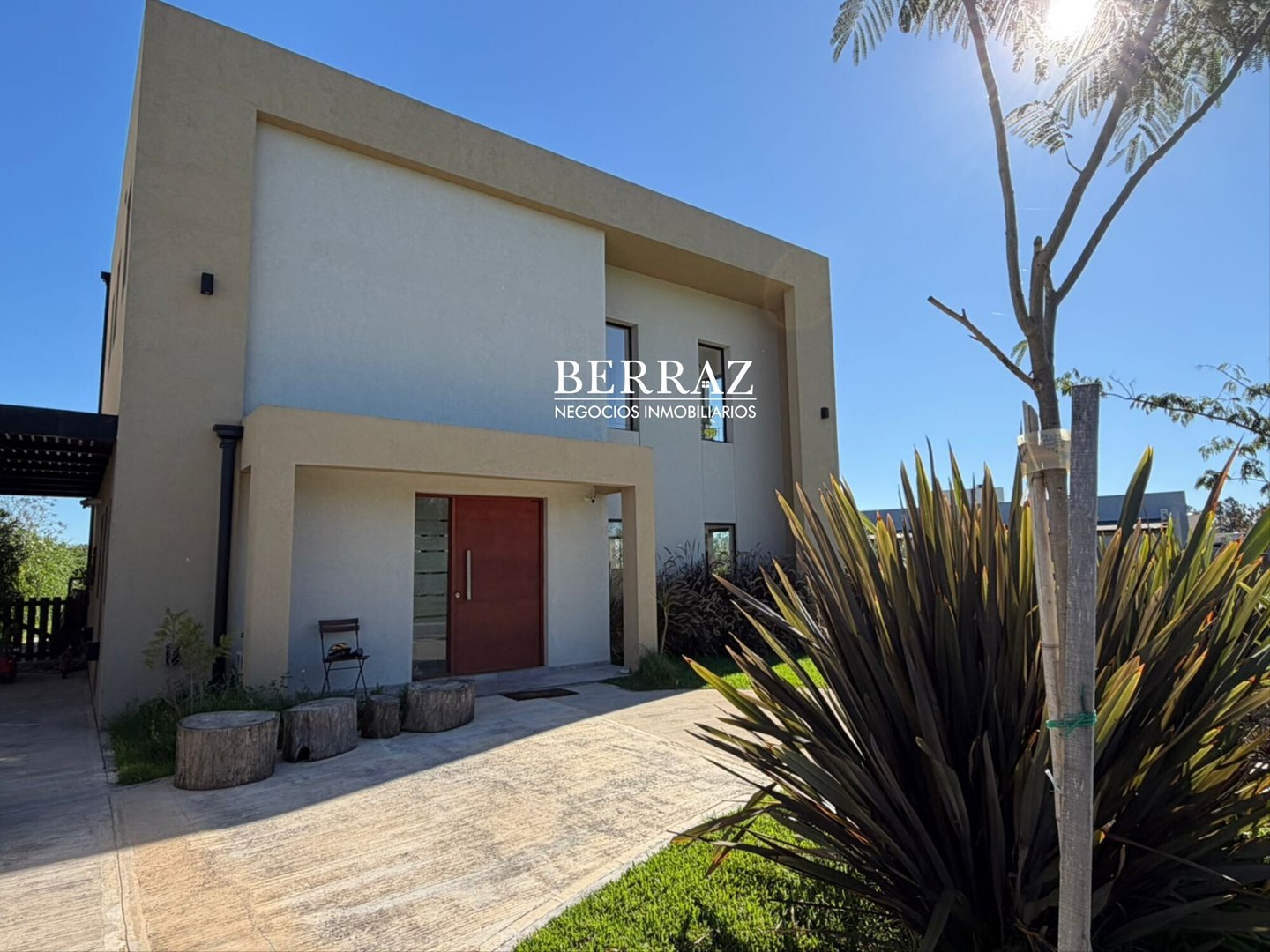 Casa Venta 3 Dormitorios Barrio Santa Emilia Lote de 487 m2 Pilar del Este