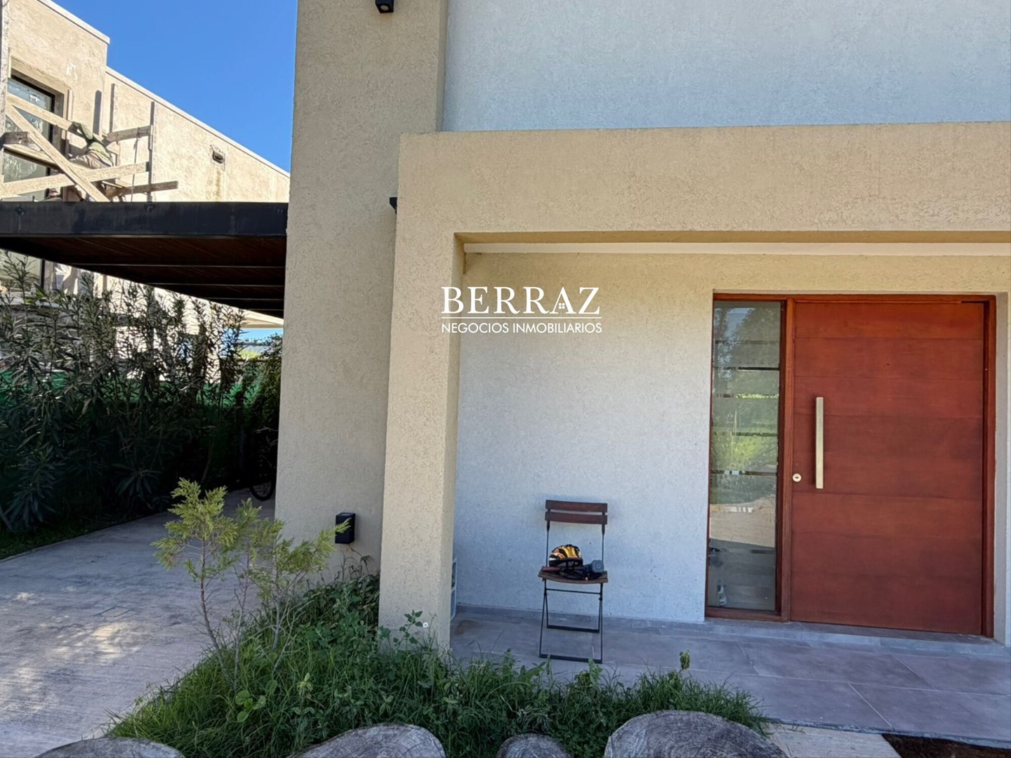 Casa Venta 3 Dormitorios Barrio Santa Emilia Lote de 487 m2 Pilar del Este