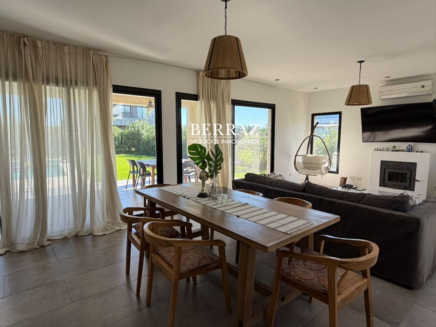 Casa Venta 3 Dormitorios Barrio Santa Emilia Lote de 487 m2 Pilar del Este
