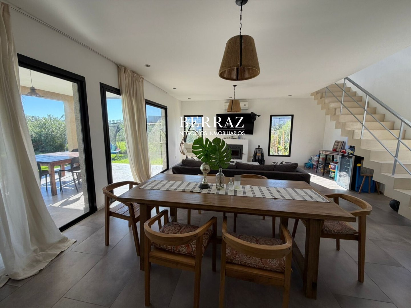 Casa Venta 3 Dormitorios Barrio Santa Emilia Lote de 487 m2 Pilar del Este