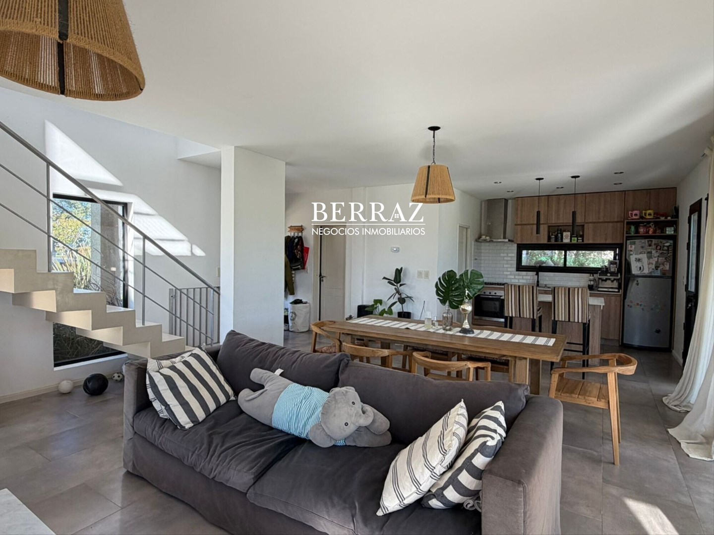 Casa Venta 3 Dormitorios Barrio Santa Emilia Lote de 487 m2 Pilar del Este