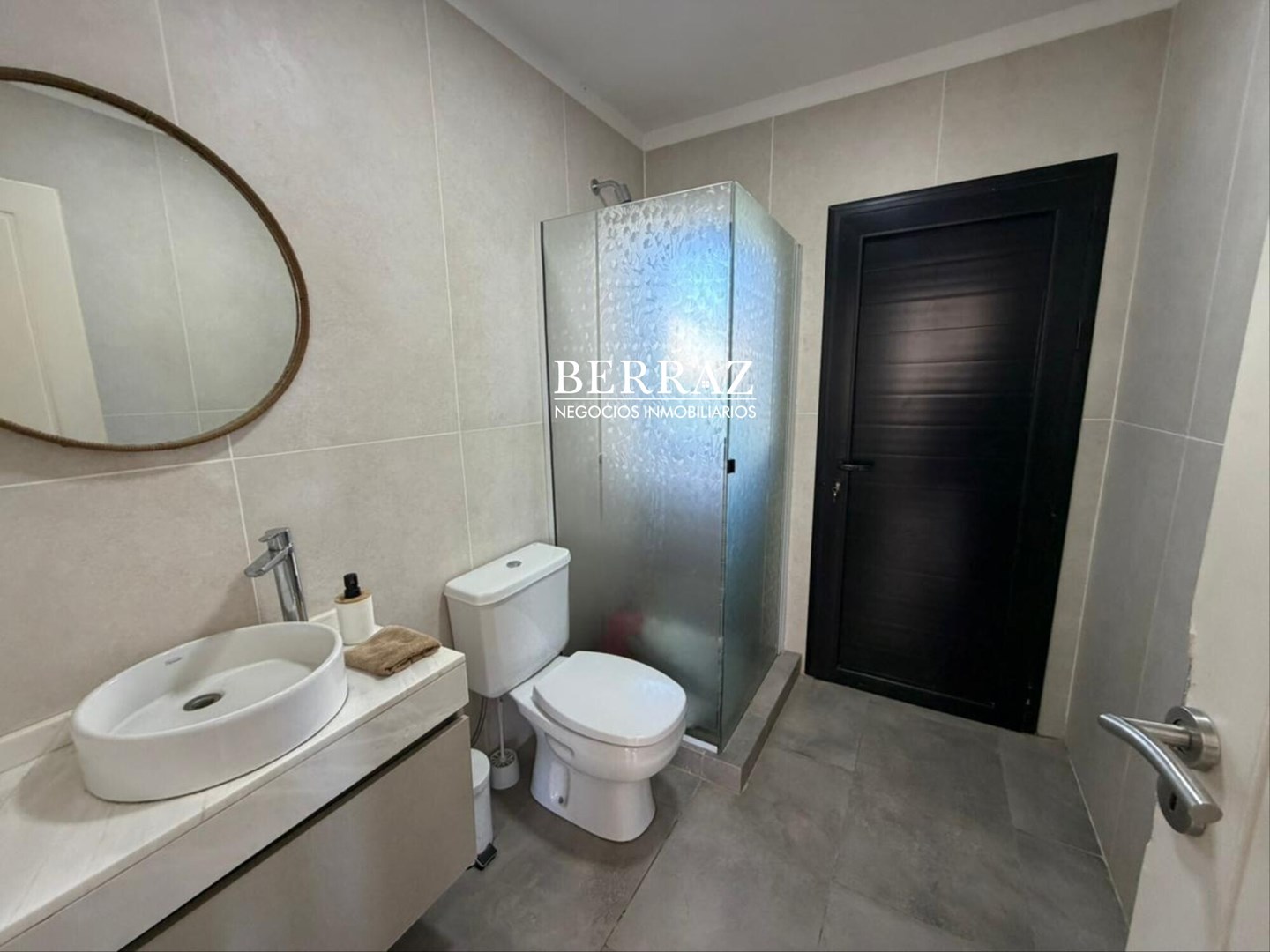 Casa Venta 3 Dormitorios Barrio Santa Emilia Lote de 487 m2 Pilar del Este