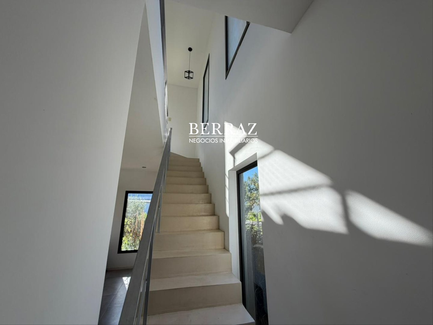 Casa Venta 3 Dormitorios Barrio Santa Emilia Lote de 487 m2 Pilar del Este