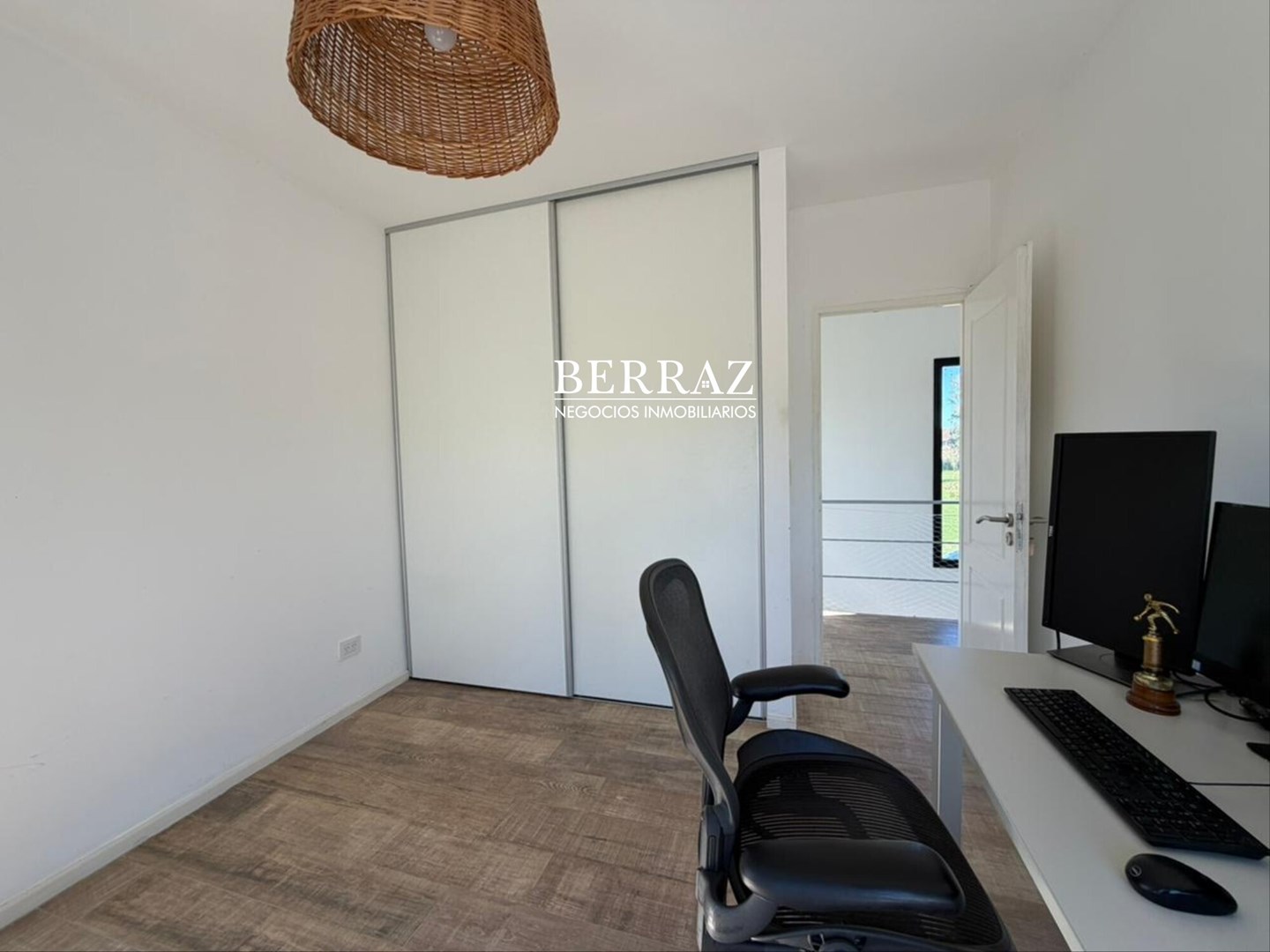 Casa Venta 3 Dormitorios Barrio Santa Emilia Lote de 487 m2 Pilar del Este