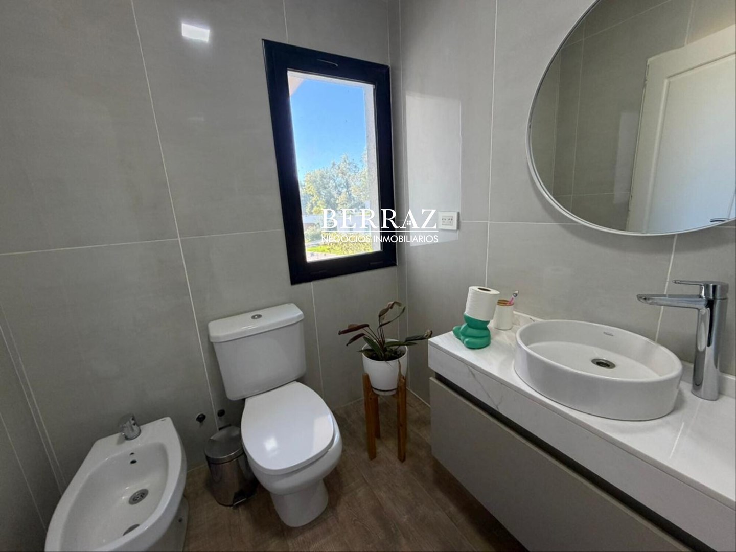 Casa Venta 3 Dormitorios Barrio Santa Emilia Lote de 487 m2 Pilar del Este