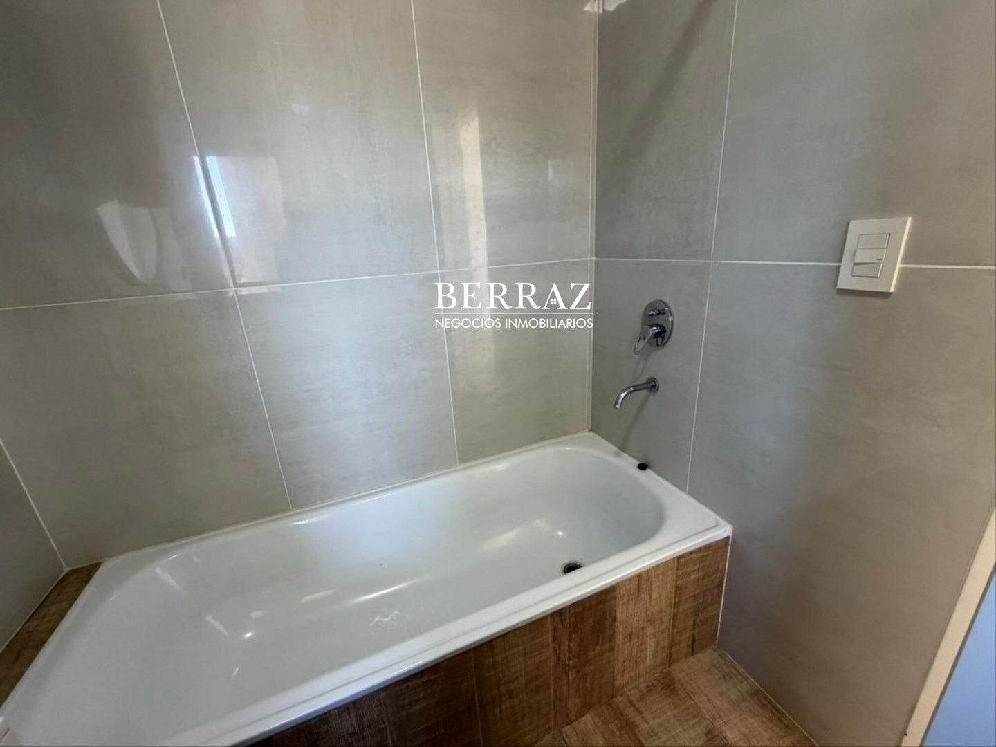 Casa Venta 3 Dormitorios Barrio Santa Emilia Lote de 487 m2 Pilar del Este