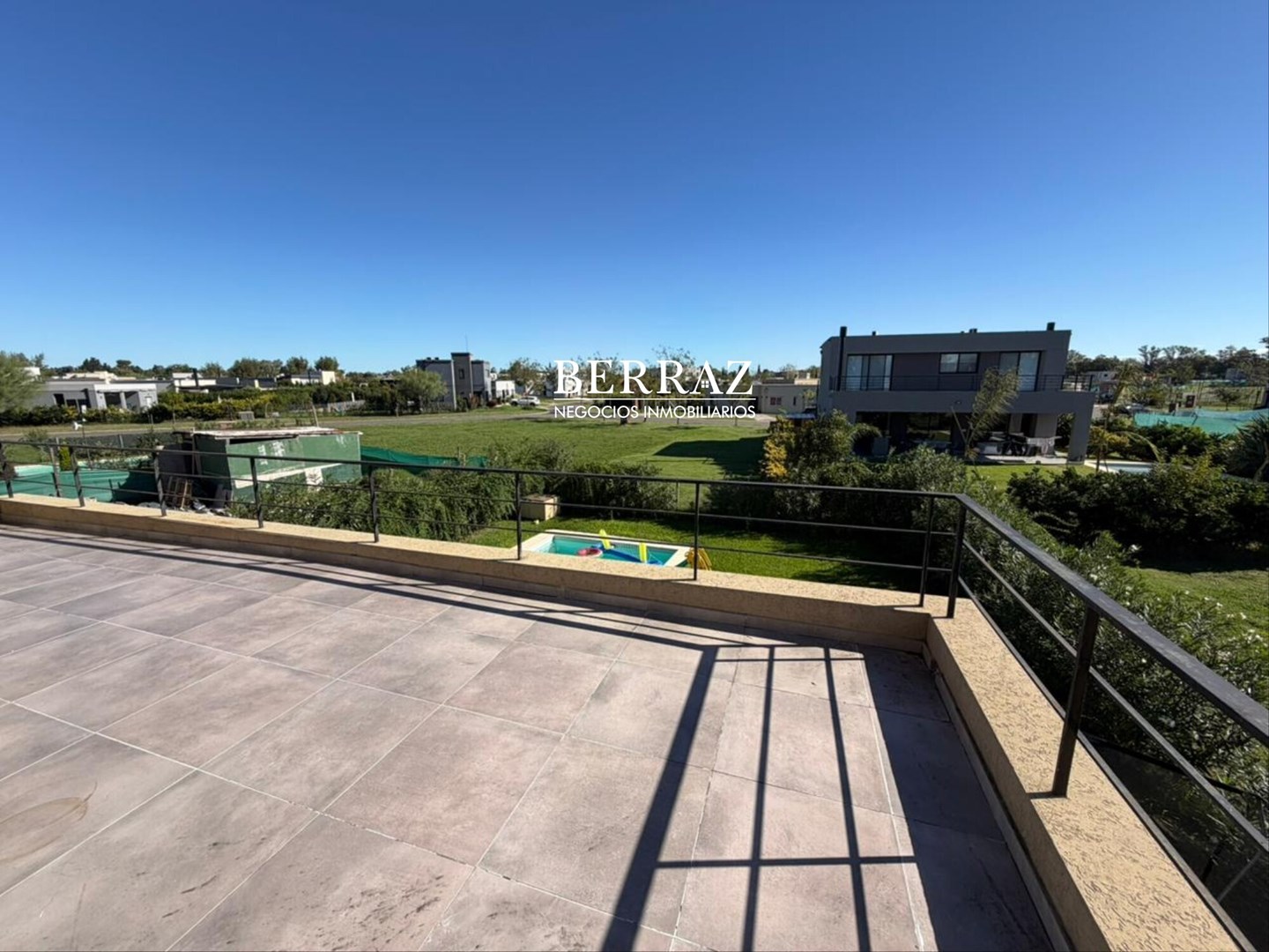Casa Venta 3 Dormitorios Barrio Santa Emilia Lote de 487 m2 Pilar del Este