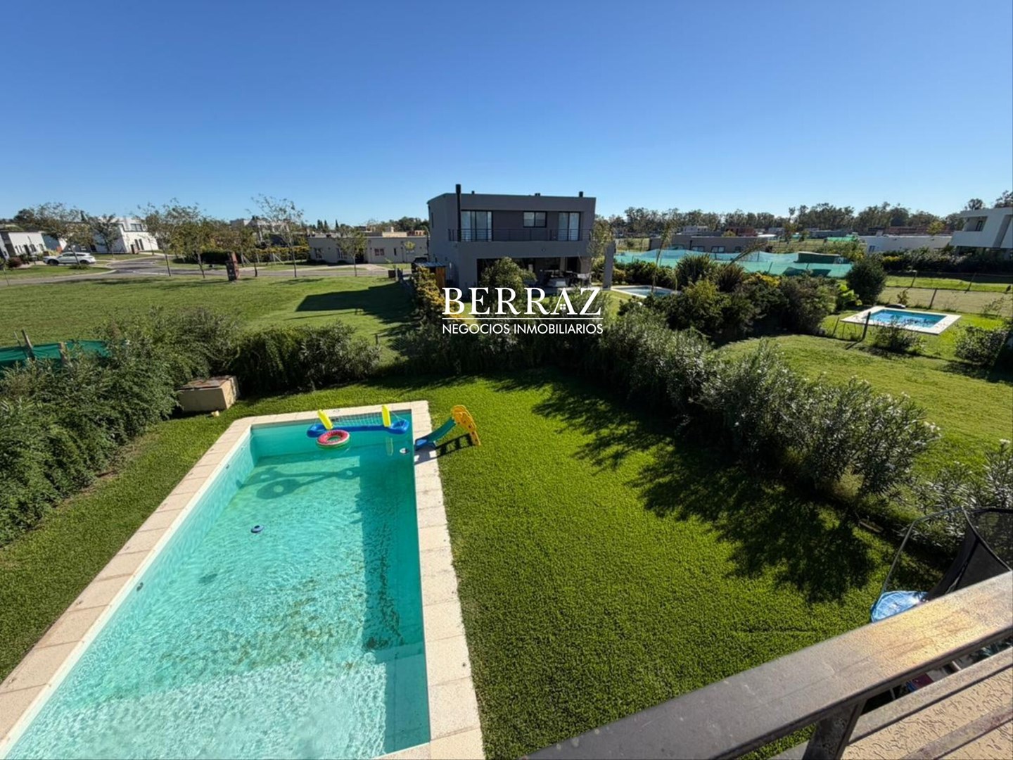 Casa Venta 3 Dormitorios Barrio Santa Emilia Lote de 487 m2 Pilar del Este