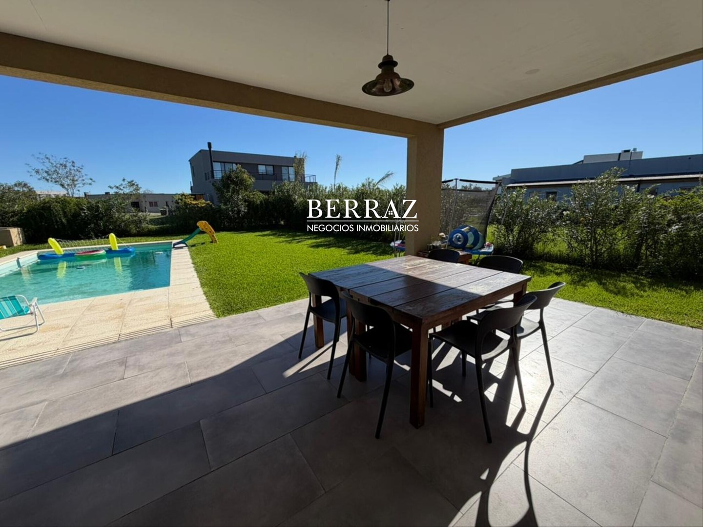 Casa Venta 3 Dormitorios Barrio Santa Emilia Lote de 487 m2 Pilar del Este