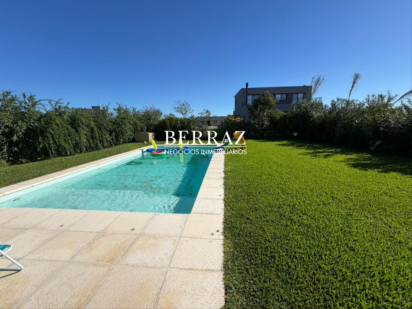 Casa Venta 3 Dormitorios Barrio Santa Emilia Lote de 487 m2 Pilar del Este