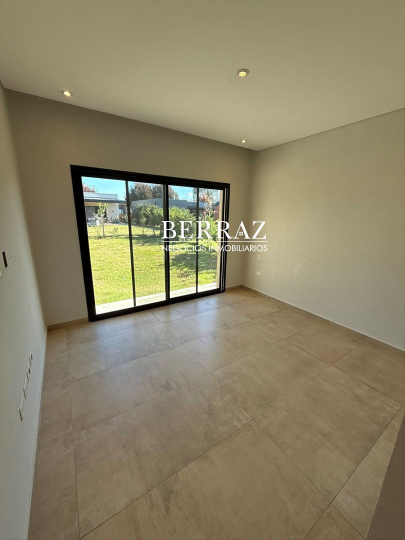 Casa Venta 5 Ambientes Lote de 450 m2 Barrio Santo Tomás, Derqui, Pilar