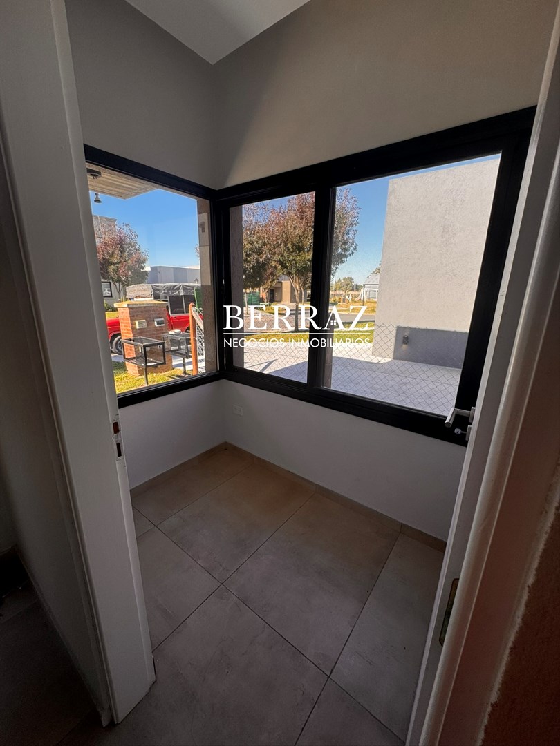 Casa Venta 5 Ambientes Lote de 450 m2 Barrio Santo Tomás, Derqui, Pilar