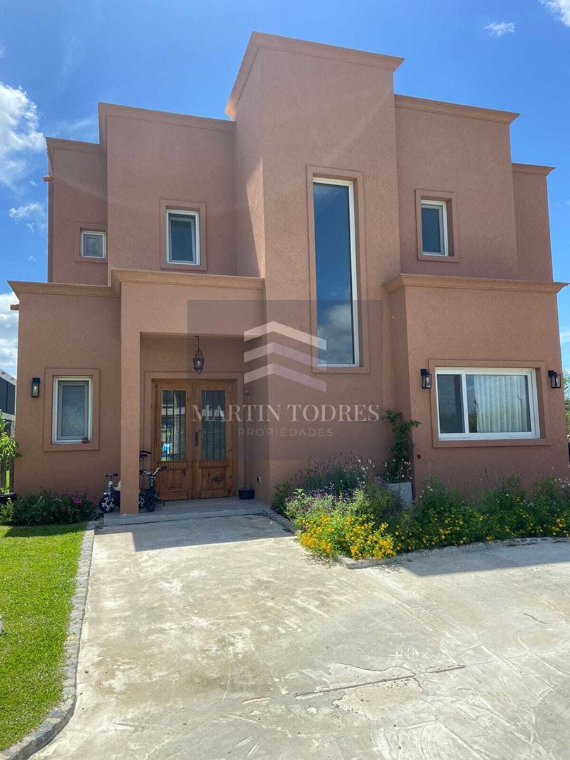 Casa  en Venta en Araucarias con pileta, Puertos, Escobar