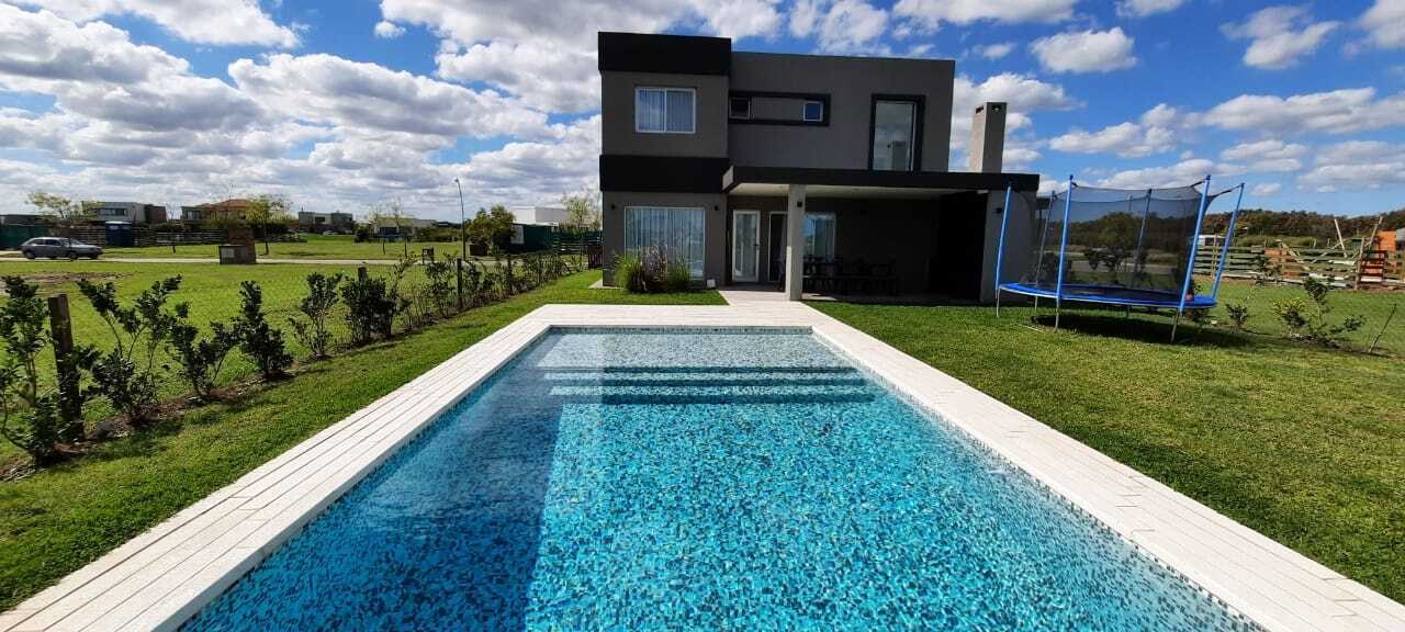 Casa  en Venta en Araucarias con pileta, Puertos, Escobar